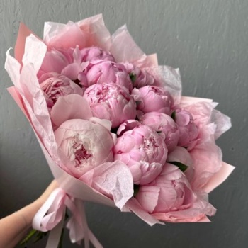 Нежно-розовый