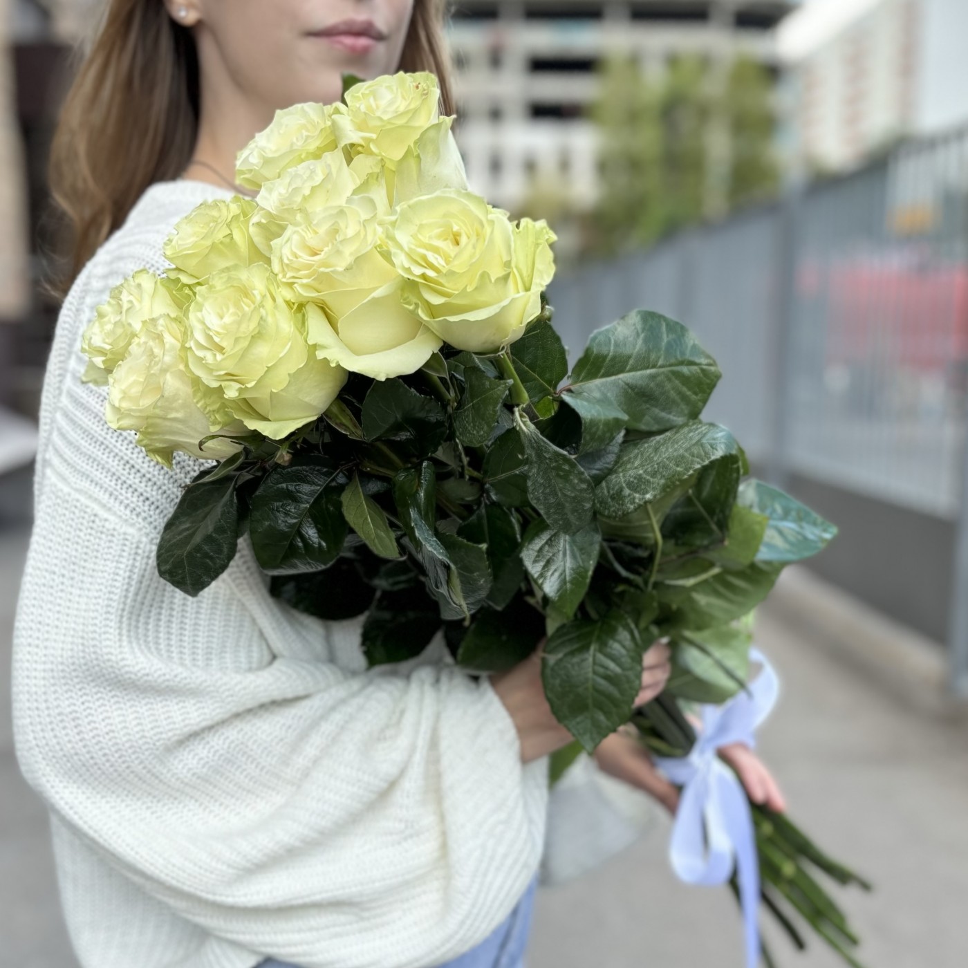 Букет из 9 белых роз Эквадор 70 см