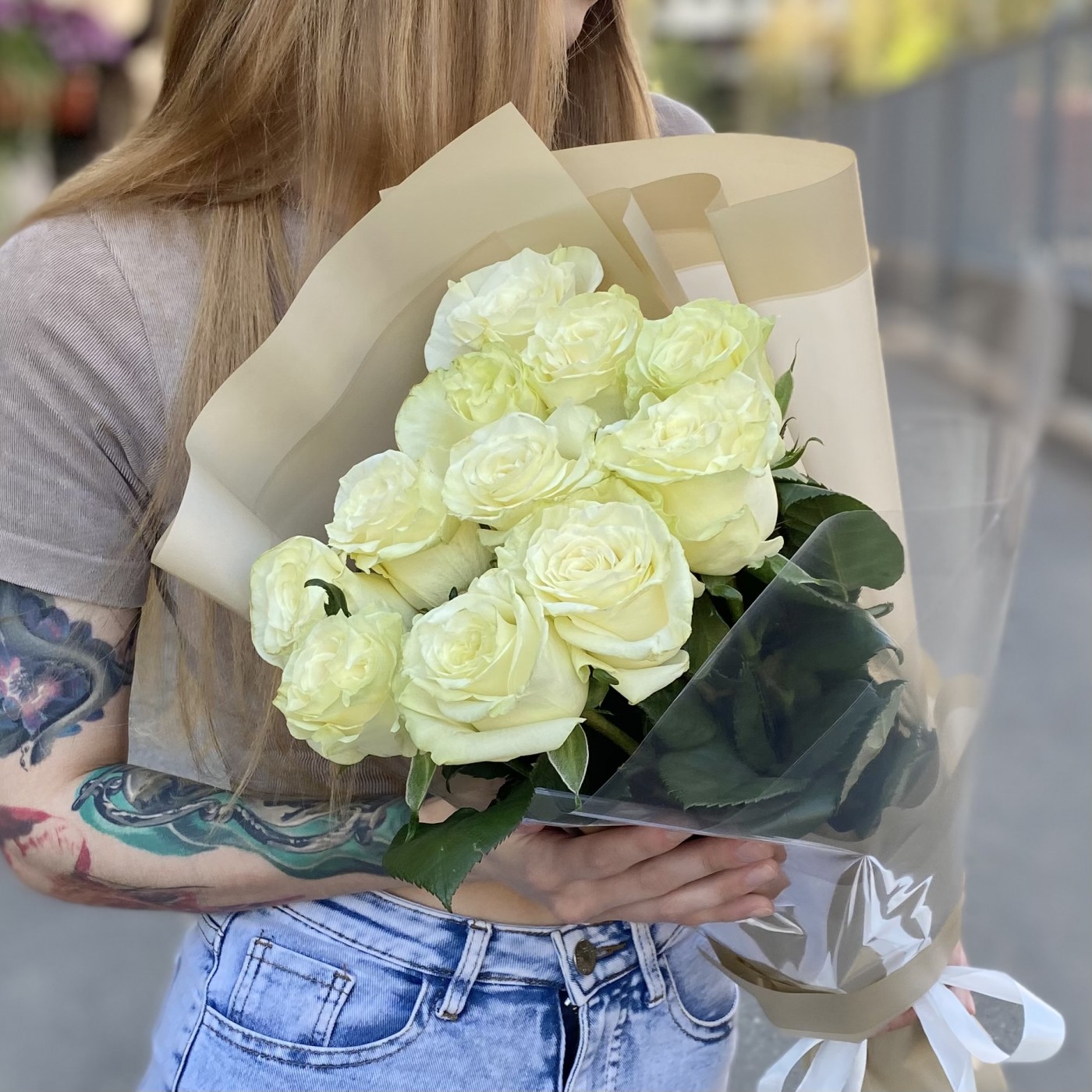 11 белых роз 50 см