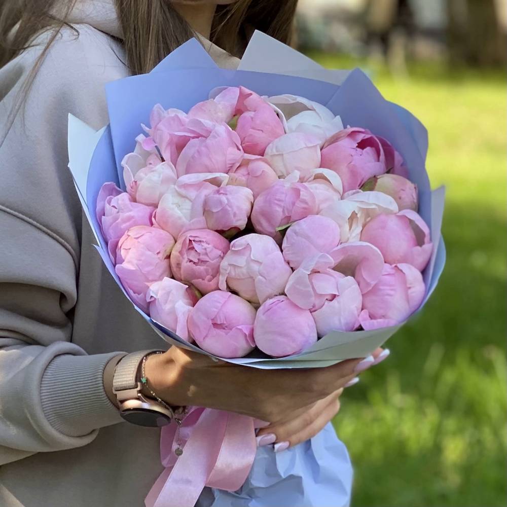 Букет из 25 нежно-розовых пионов