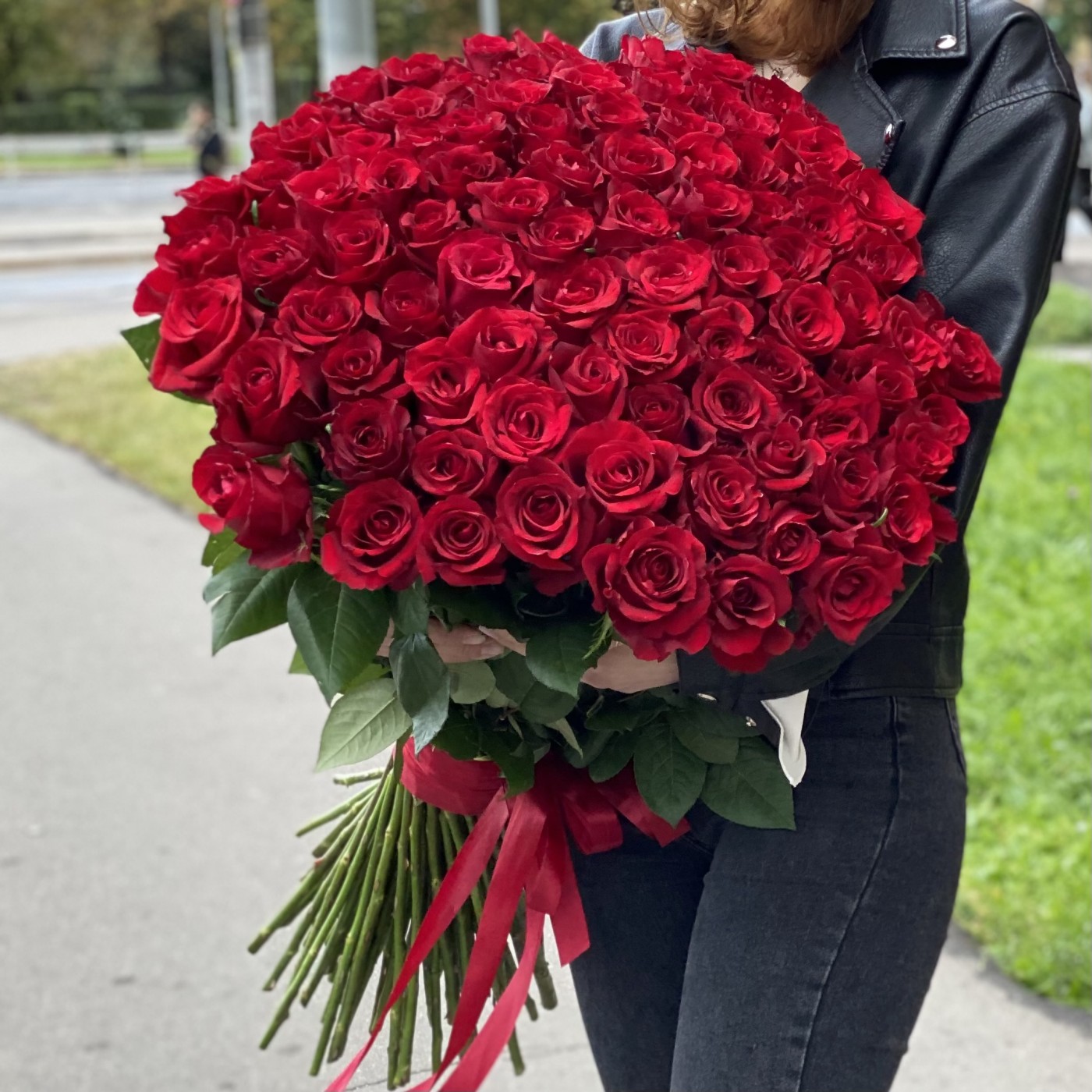 101 красная роза Premium 80 см.