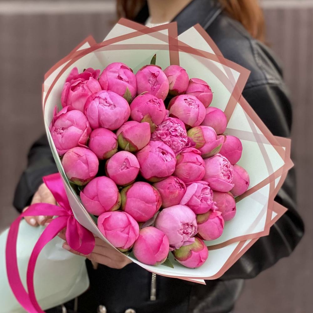 Букет из 31 розового пиона