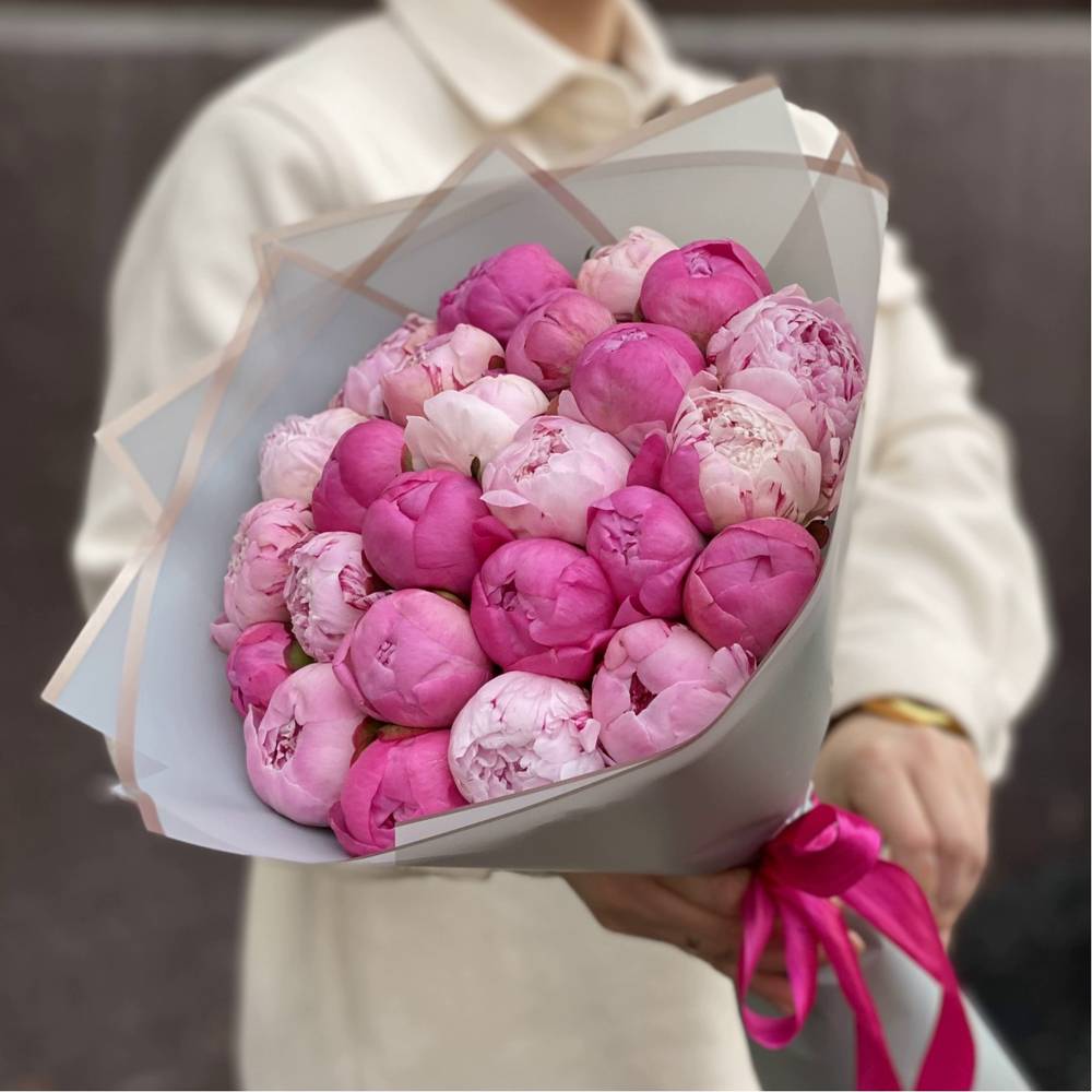 Букет из 25 разноцветных пиона