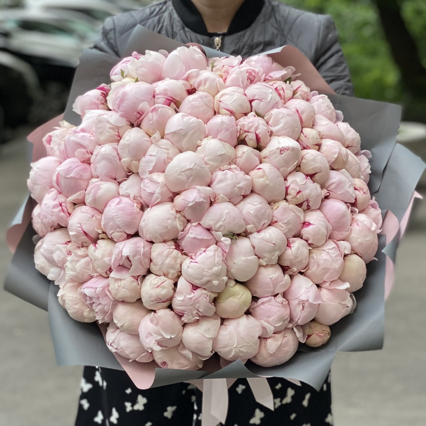 Букет из 101 нежно-розового пиона