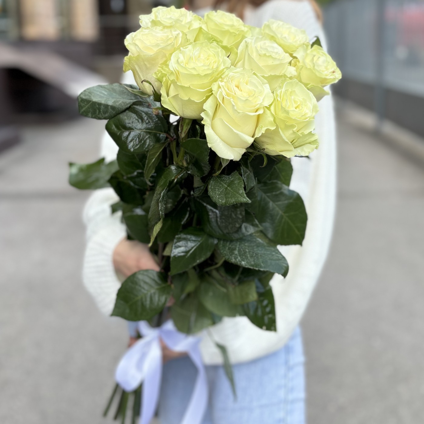 Букет из 9 белых роз Эквадор 70 см