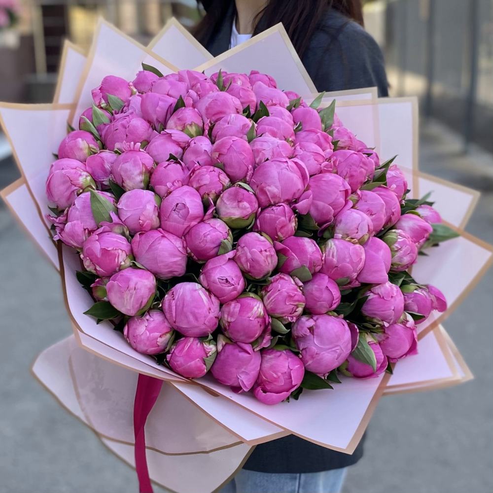 Букет из 101 розового пиона