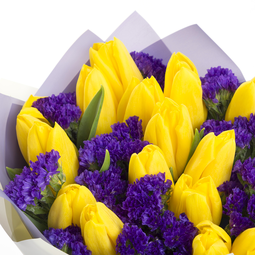 15 желтых тюльпанов со статицей