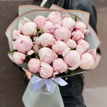 Нежно-розовый