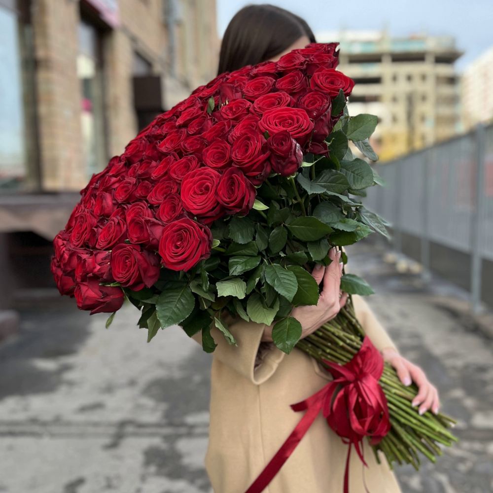 101 красная роза Premium 80 см.