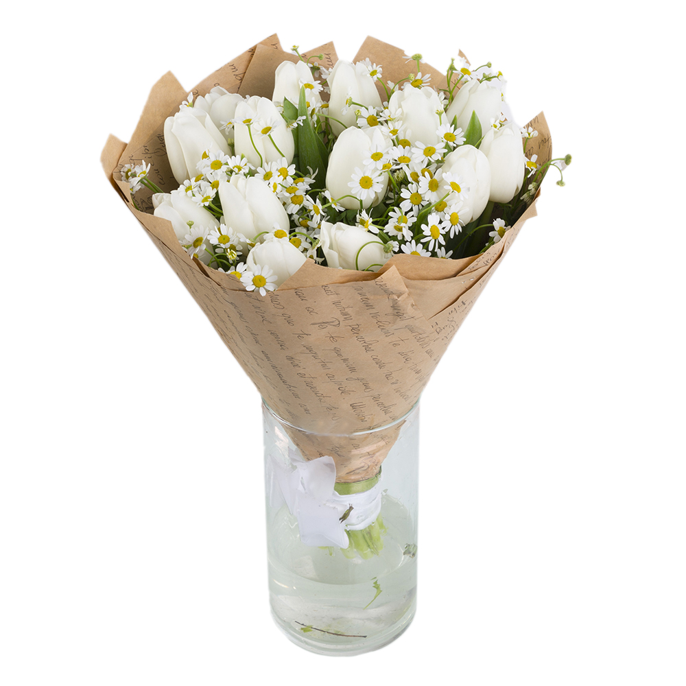 15 белых тюльпанов с танацетумом