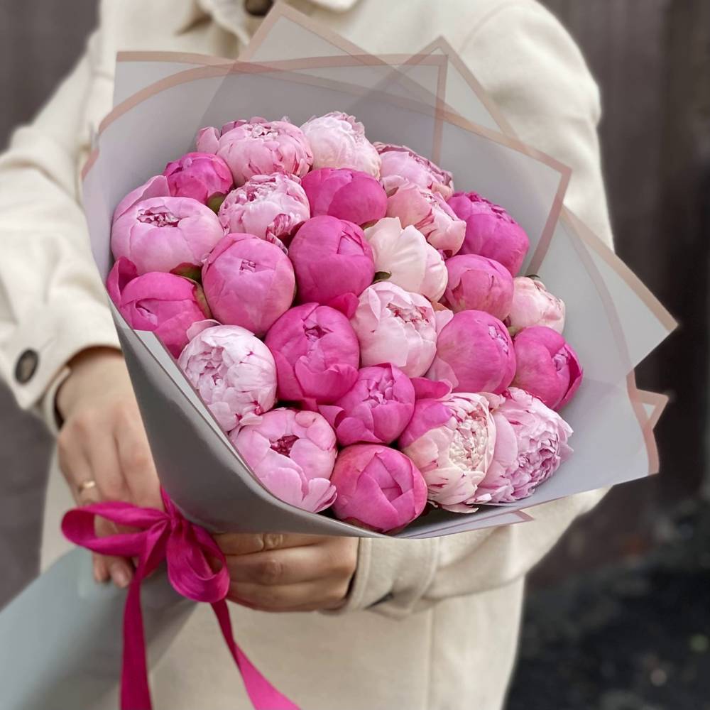 Букет из 25 разноцветных пиона