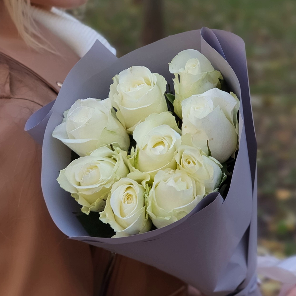 Букет из 9 белых роз 60 см