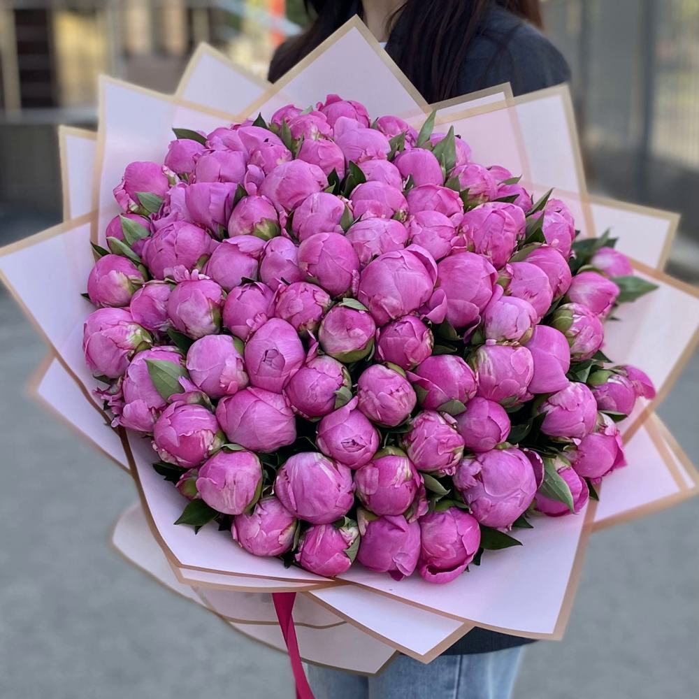 Букет из 101 розового пиона